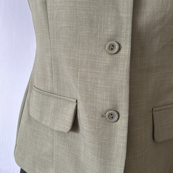 Suzy Shier Short Sleeve Blazer - Picture 3 of 10